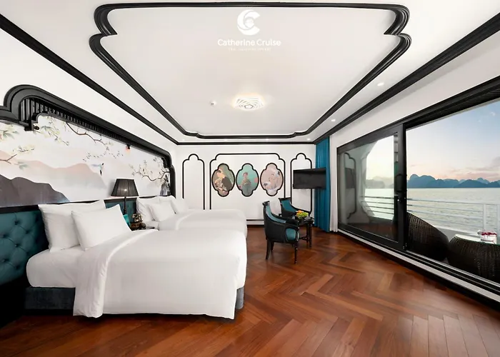 Catherine Cruises Bay