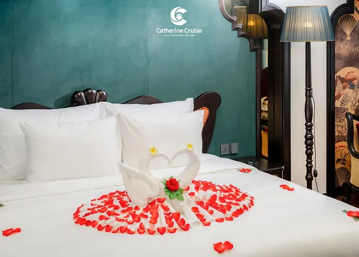 Catherine Cruises Bay  Hạ Long