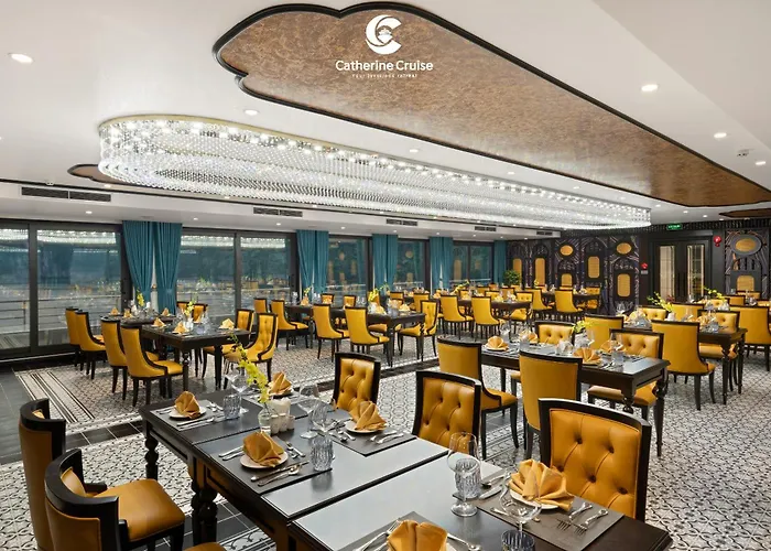 Catherine Cruises Bay