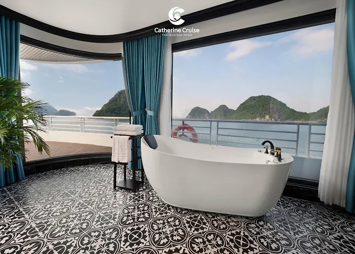  Catherine Cruises Bay