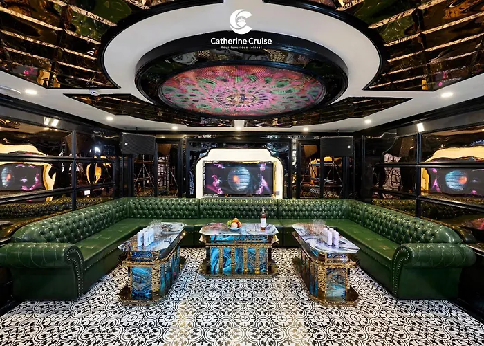  Catherine Cruises Bay