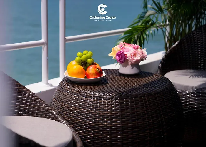 Catherine Cruises Bay 