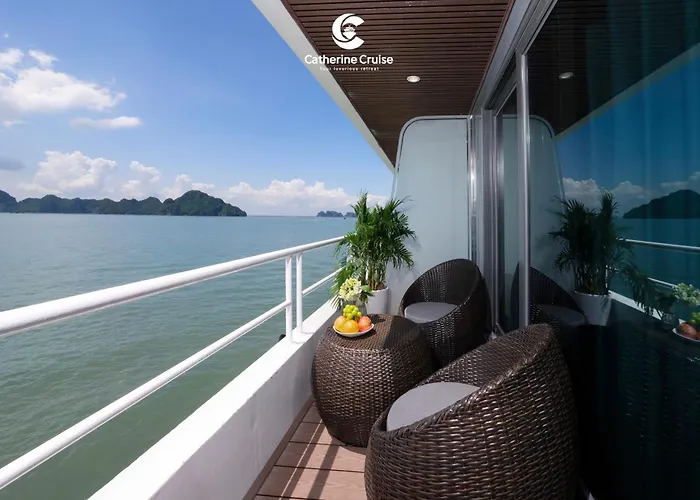  Catherine Cruises Bay