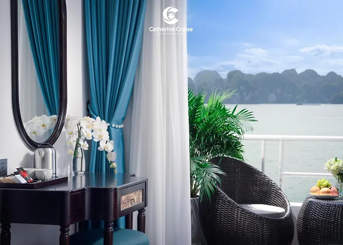 Catherine Cruises Bay  Hạ Long