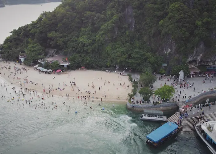 Catherine Cruises Bay  Hạ Long