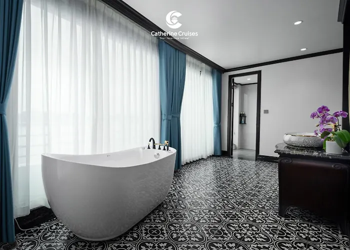 Catherine Cruises Bay 