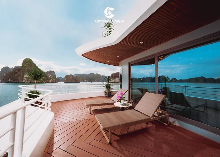 Catherine Cruises Bay