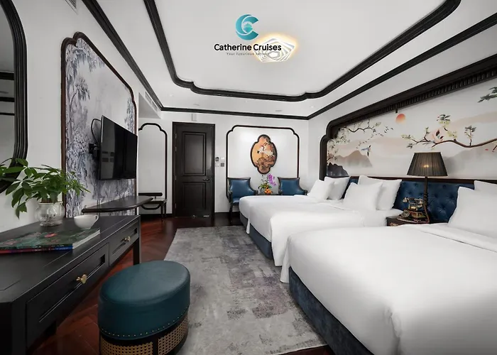  Catherine Cruises Bay