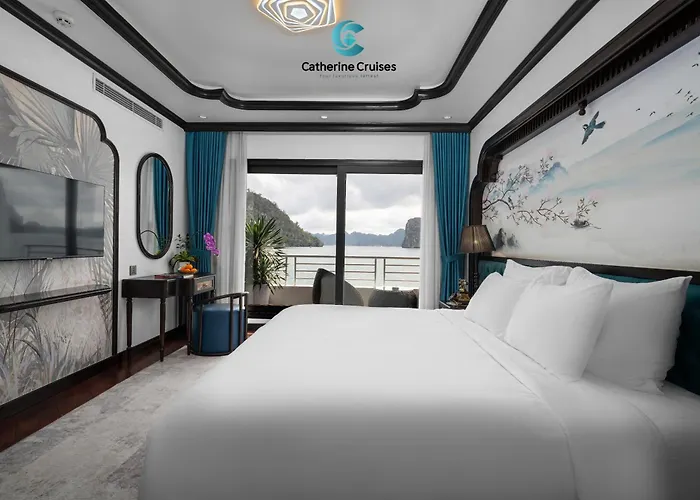 Catherine Cruises Bay