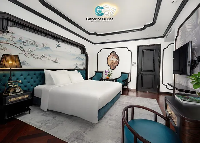 Catherine Cruises Bay